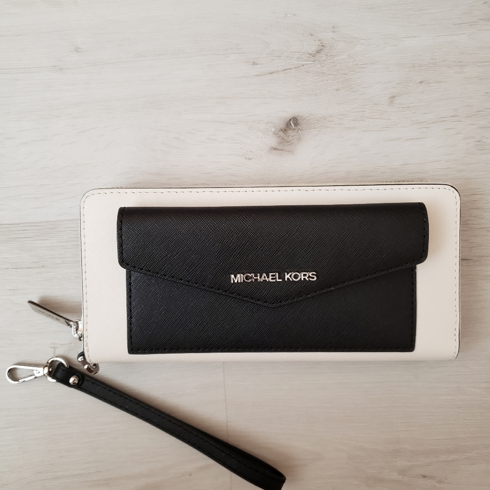 MICHAEL KORS JET SET POCKET TRAVEL WALLET
